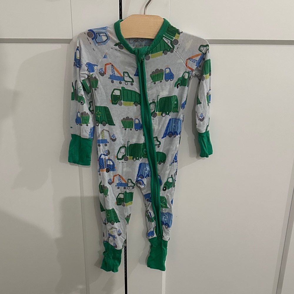 Little sleepies garbage truck zippies